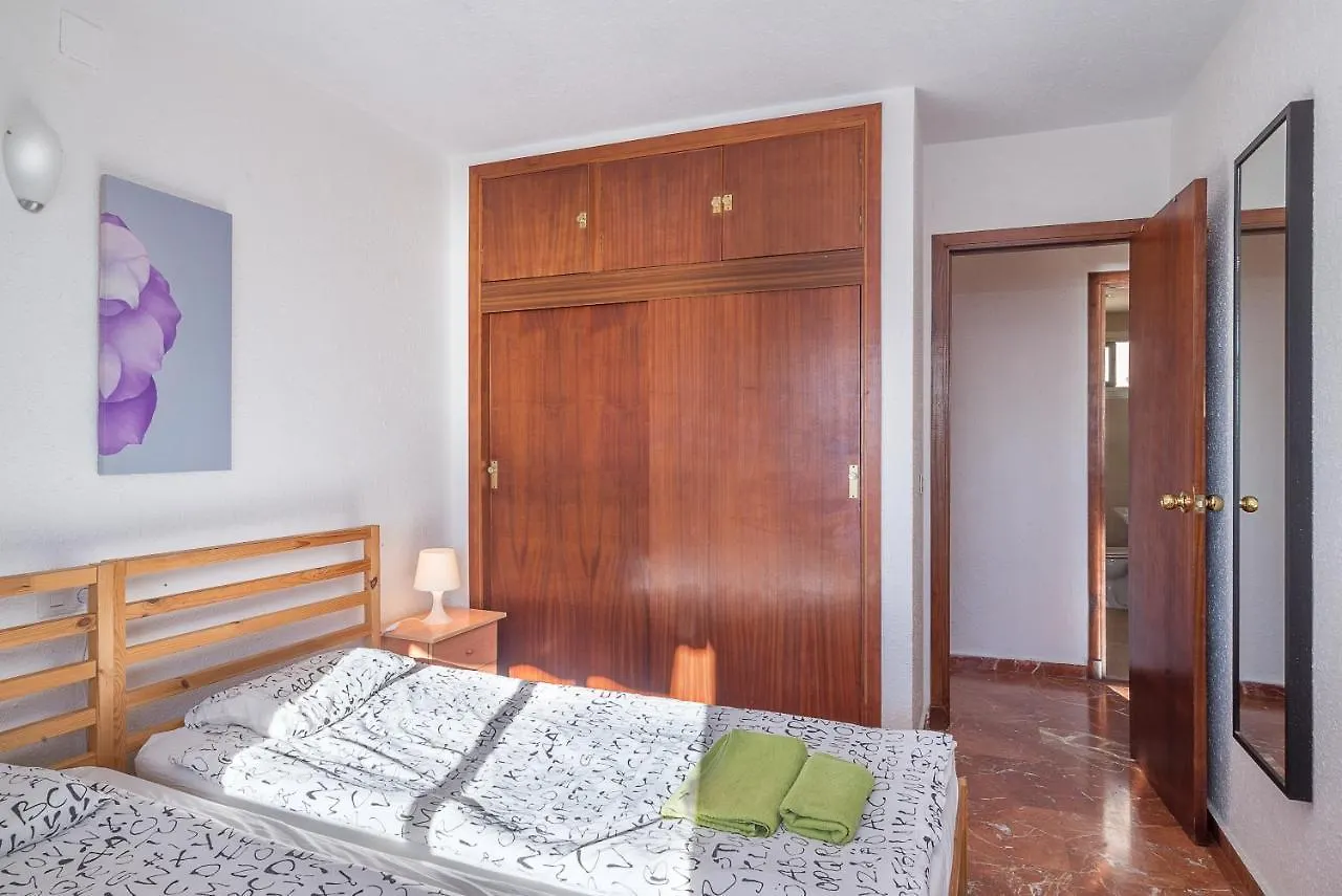 Beachfront Apartment With Sea View 푸엔히롤라